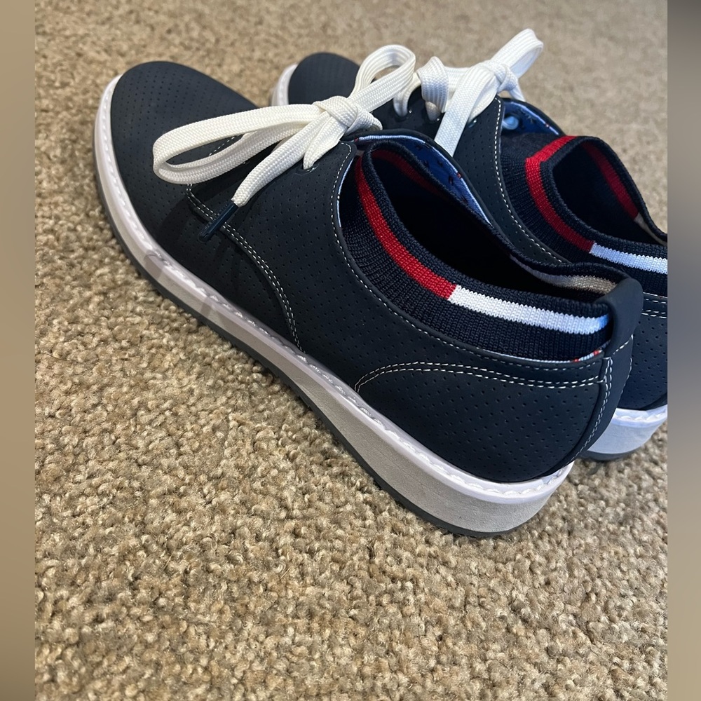 Tommy Hilfiger's sporty navy shoes